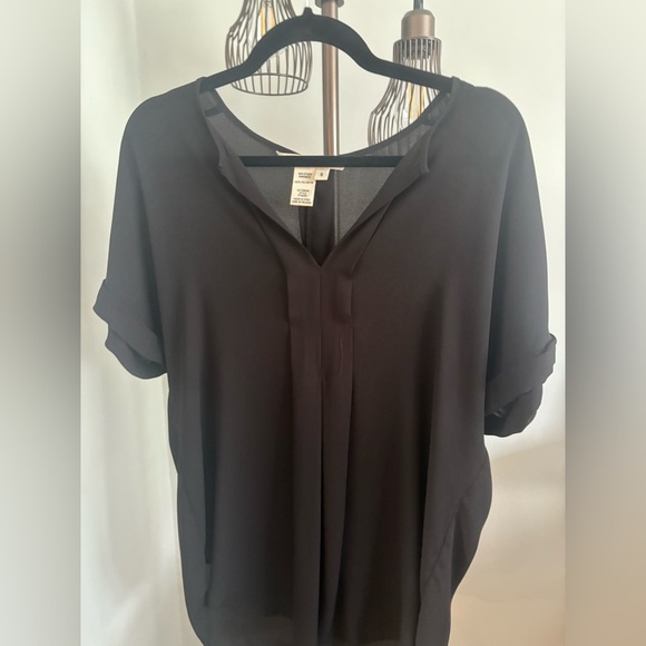 EUC -Max Studio Black V-Neck Pleated Blouse Short Sleeve High-Low Hem Size S - Picture 2 of 8